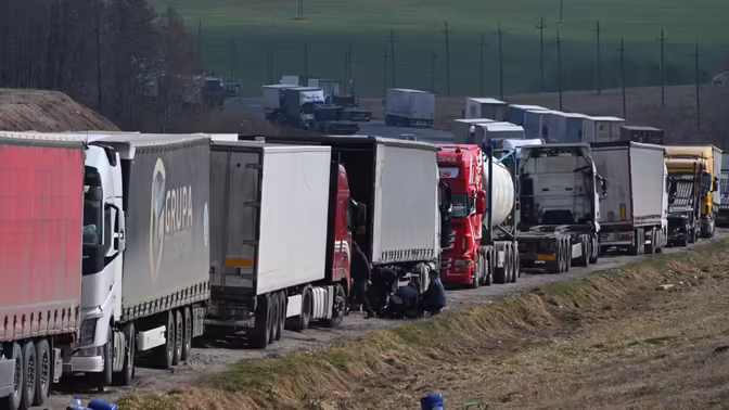 Иностранные грузовики не пустят в Россию при неоплаченных постановлениях