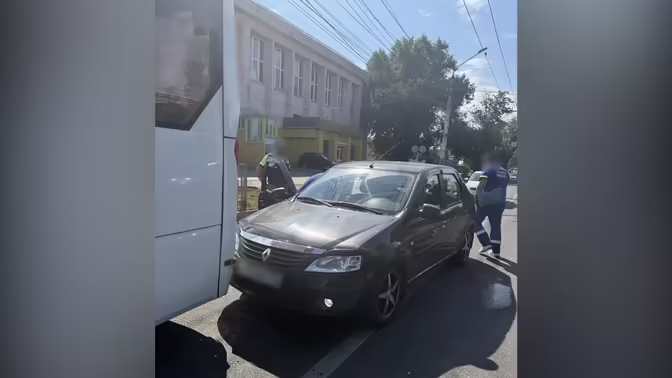 Воронежец на "Рено" погиб в ДТП, врезавшись в пассажирский автобус