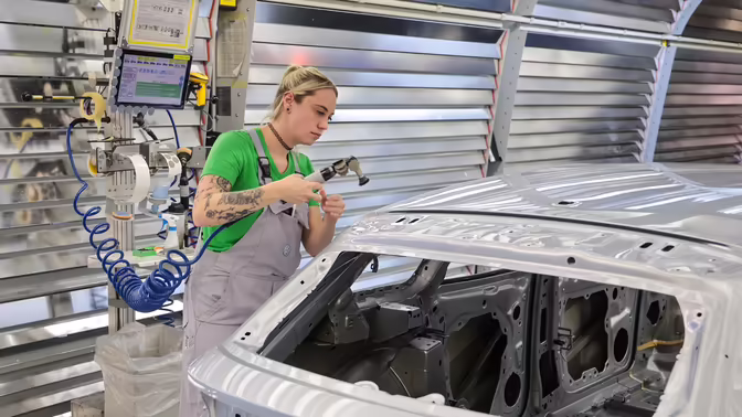 Volkswagen не будет закрывать заводы концерна до 2030 года