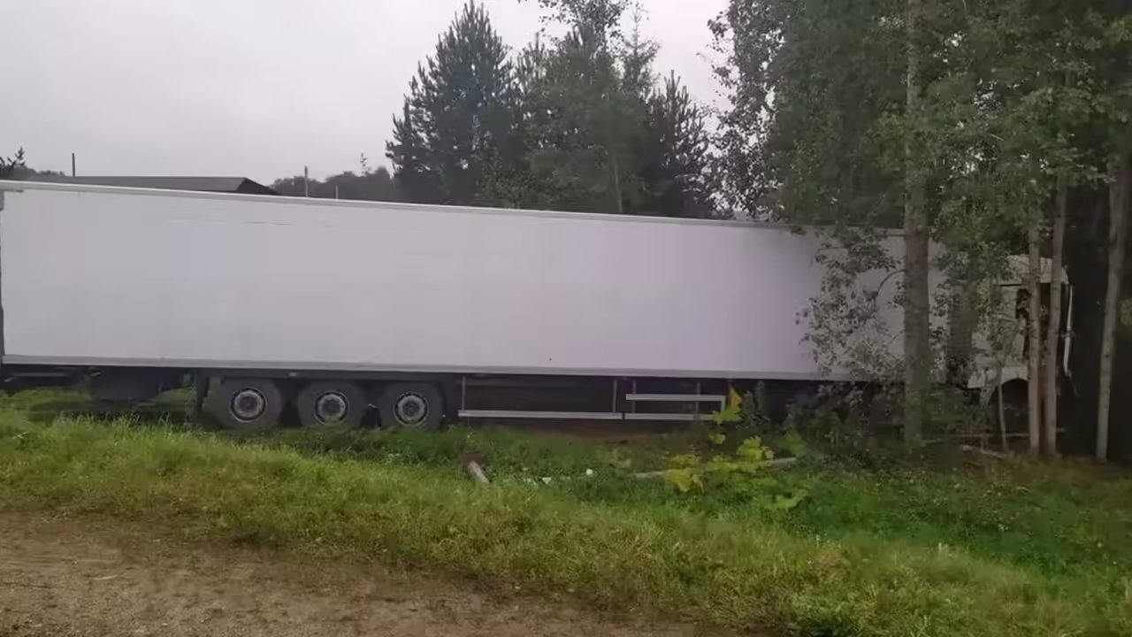 Многотонная фура ушла в кювет под Котельничем
