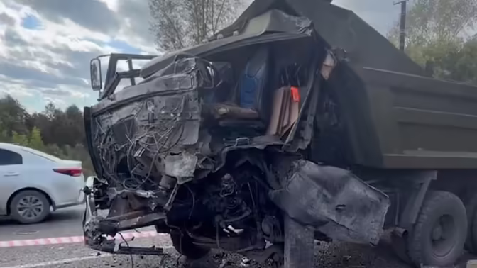 В Кузбассе столкнулись грузовик и пассажирский автобус, есть пострадавшие