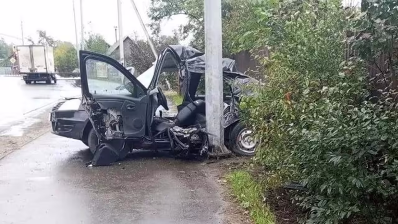 В Кирове девушка-водитель погибла после наезда на опору ЛЭП