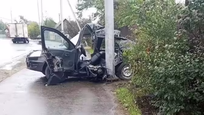 В Кирове девушка-водитель погибла после наезда на опору ЛЭП