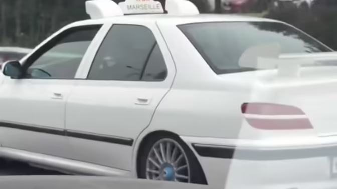 В Казани сняли автомобиль в стиле Peugeot 406 из фильма «Такси»