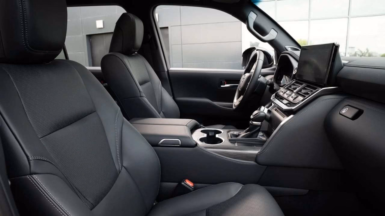Обновленный Toyota Land Cruiser 300 готов к дебюту