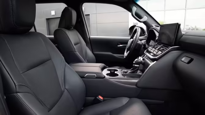 Обновленный Toyota Land Cruiser 300 готов к дебюту