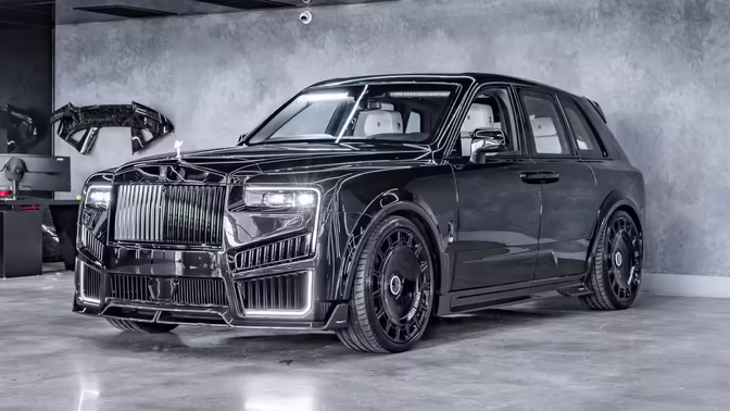 Ателье Mansory защитило Rolls-Royce Cullinan от обстрела из «Калашникова»