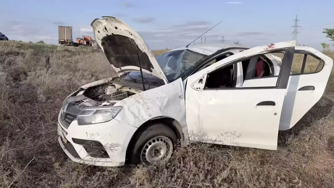 В Оренбургском районе легковушка вылетела в кювет. Погибла пассажирка авто