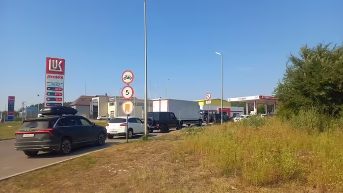 Воронежские водители встретили осень с очередями на АЗС
