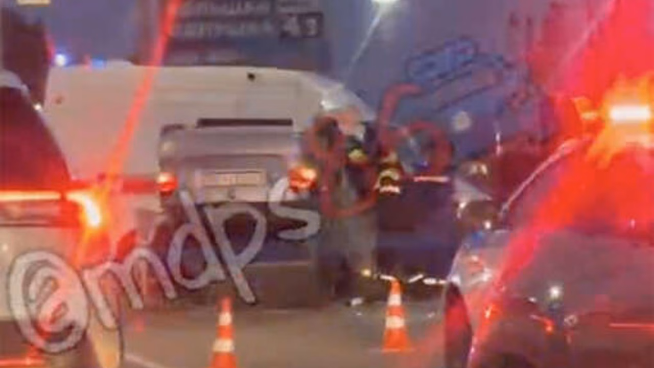 В Сургуте на видео попали последствия ДТП с переворачиванием автомобиля на крышу