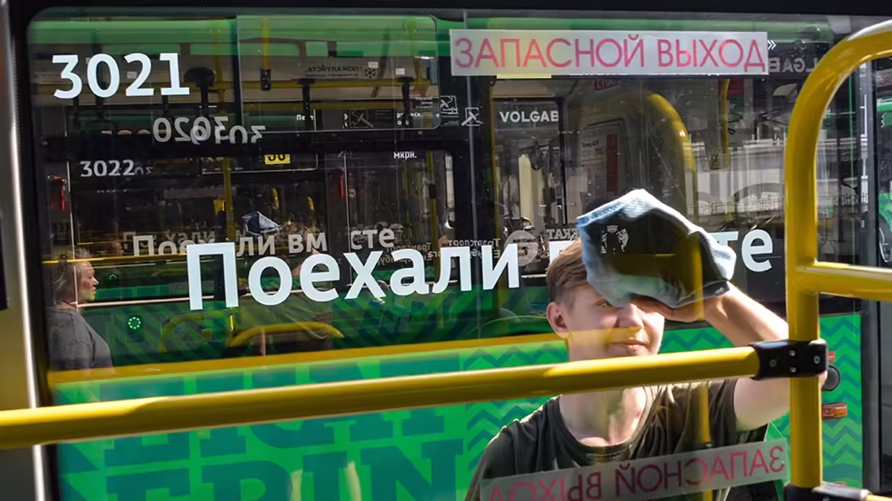 В Екатеринбурге перевозчиков планируют перевести на автобусы большого класса