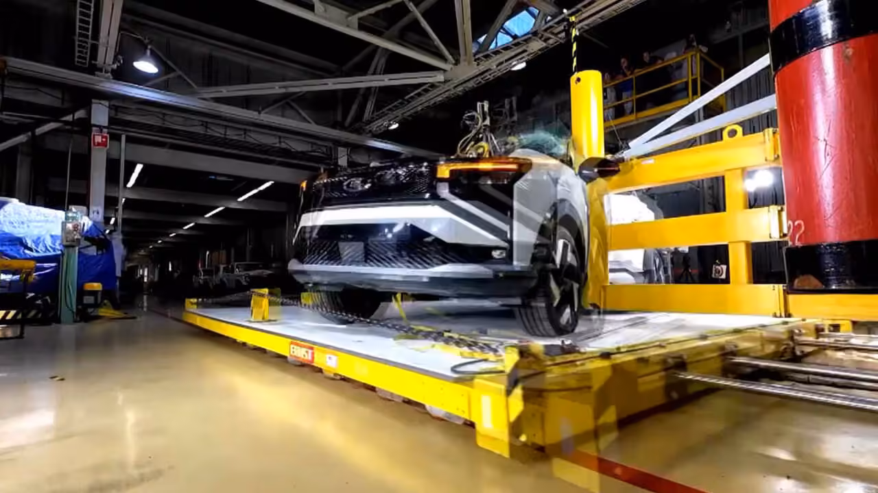 Инженер АвтоВАЗа поделился впечатлениями от Lada Azimut