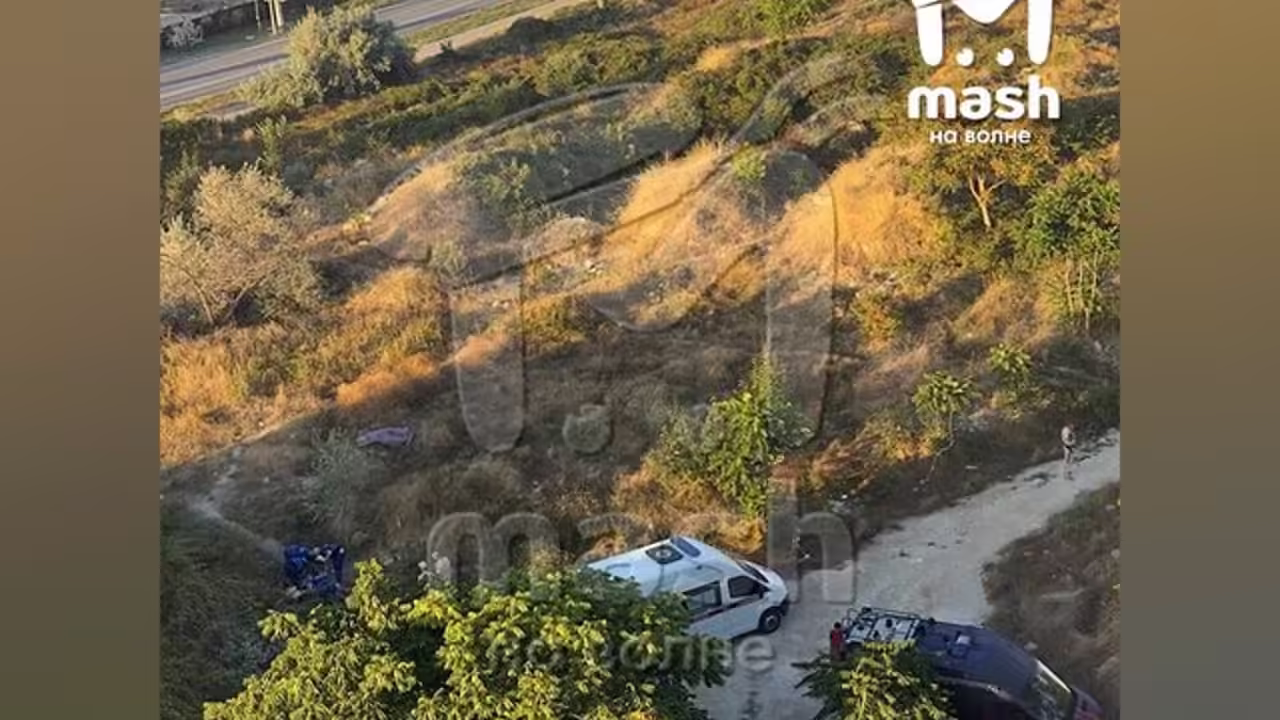 Mash: машина взорвалась в районе Колобова в Севастополе