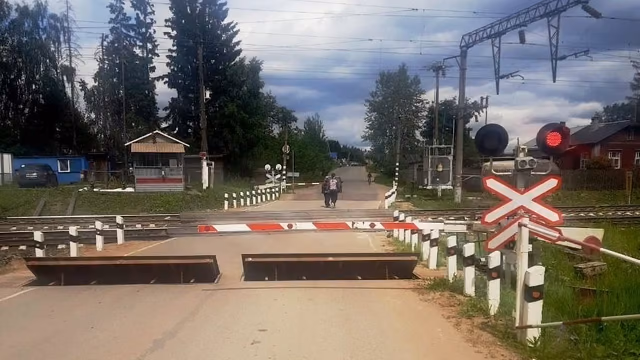 В Радужном 27 июля ограничат проезд через ж/д переезд