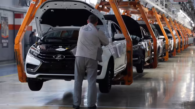 "Автоваз" прогнозирует рынок новых легковых авто и LCV на уровне 2025 года