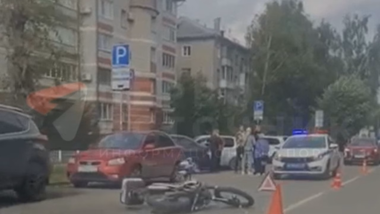 Мотоциклист попал в ДТП на Сурикова