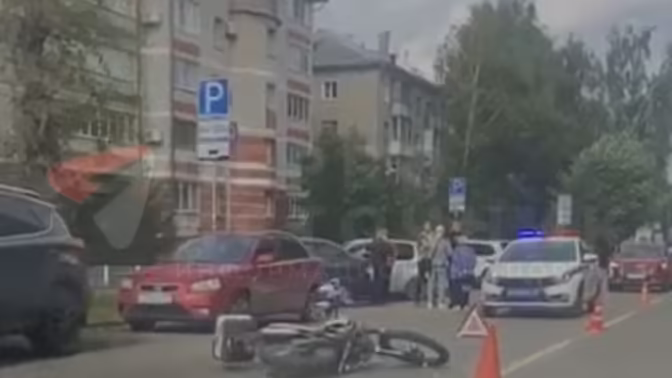 Мотоциклист попал в ДТП на Сурикова