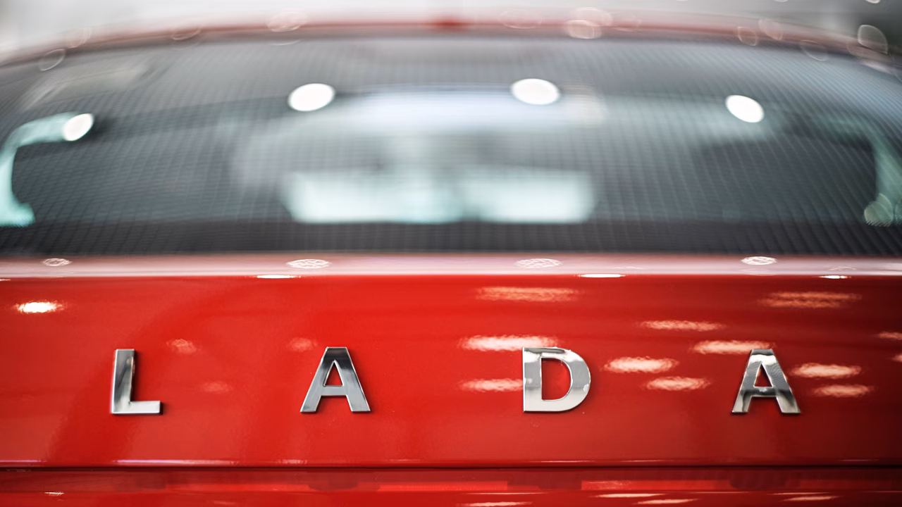 АвтоВАЗ: Продажи автомобилей Lada выросли на 3,3% в августе