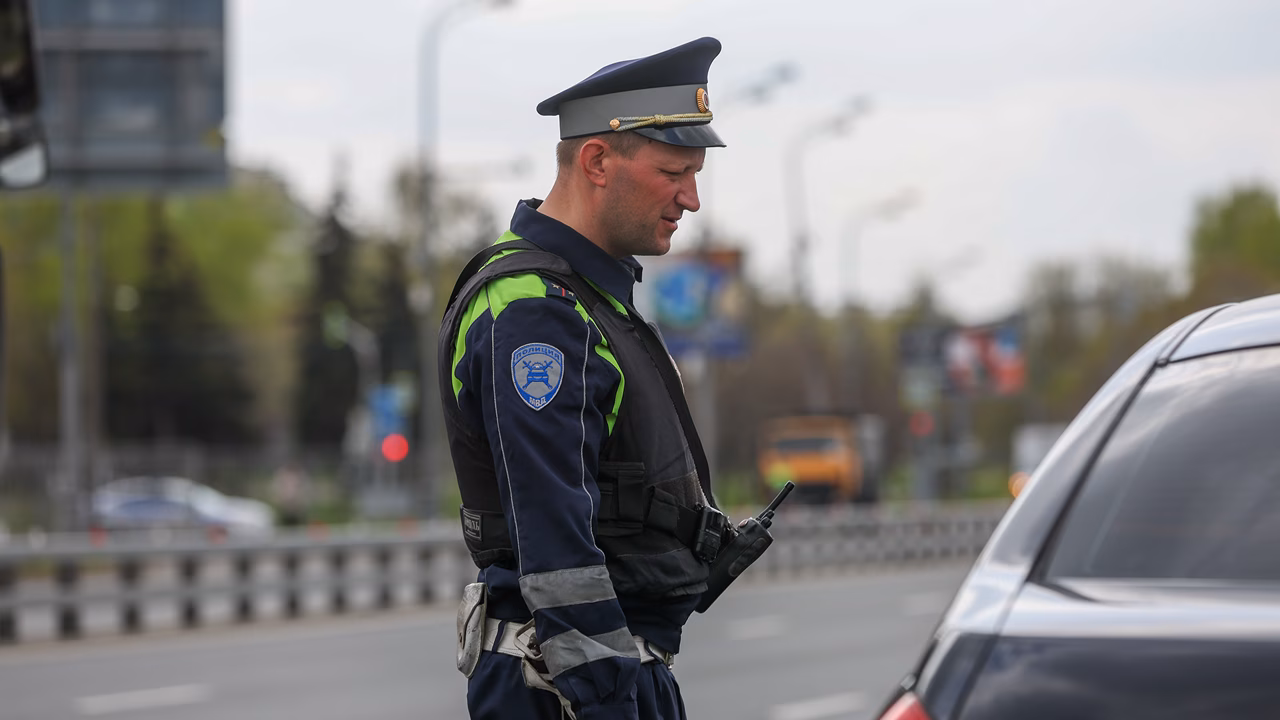 Электронные права и СТС можно будет показывать сотрудникам ГИБДД через Max