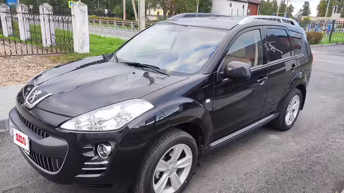 На продажу выставили почти новый 14-летний Peugeot 4007: сколько он стоит