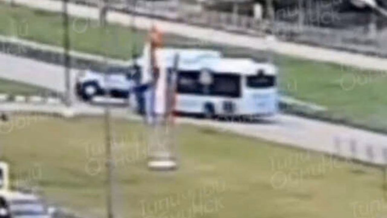 В Обнинске на видео попало, как у легковушки оторвало колеса в результате ДТП