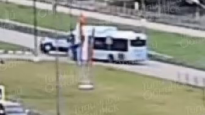 В Обнинске на видео попало, как у легковушки оторвало колеса в результате ДТП