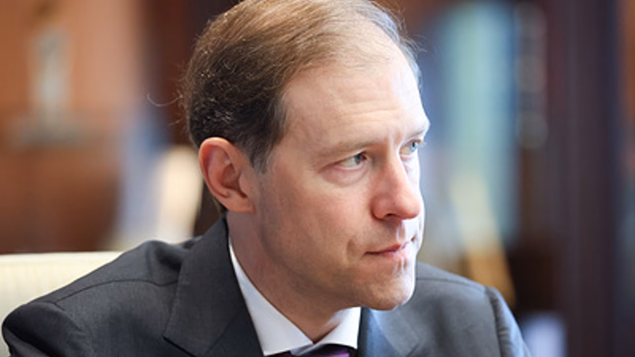 Мантуров сообщил о росте продаж электрокаров и гибридов в России