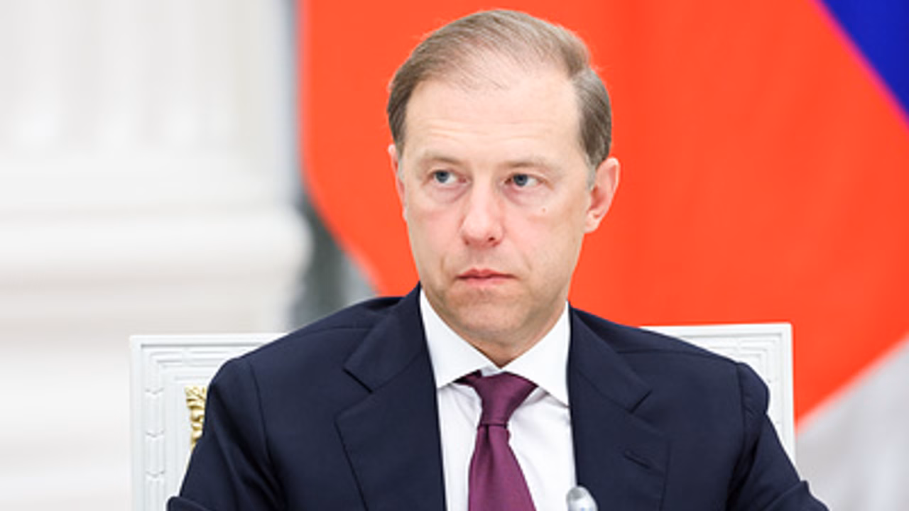 Мантуров: по льготным программам купили более 15 тыс. электрокаров и гибридов