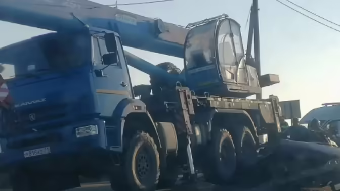 На Калужском шоссе в Туле столкнулись автокран и легковой автомобиль, есть погибшие