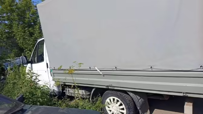 Омские приставы изъяли машину для отправки в зону СВО