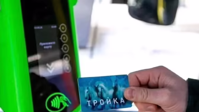 В иркутских автобусах запустили оплату проезда картами Тройка через валидаторы