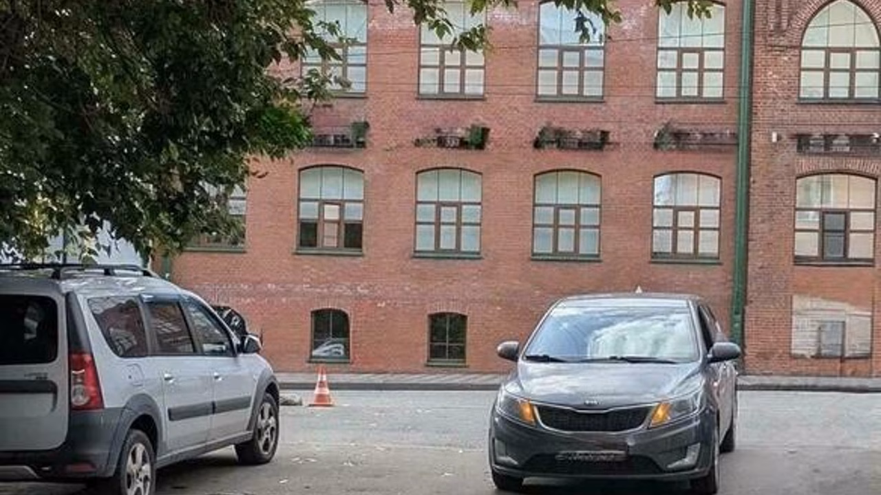 В Кирове женщина за рулём иномарки сбила школьника на самокате