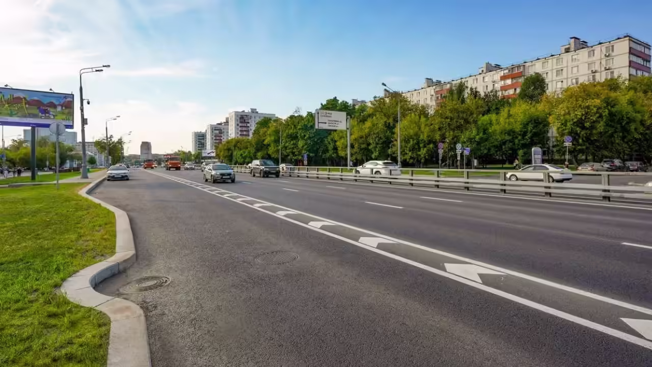 Асфальт обновили на Рязанском проспекте на юго-востоке Москвы