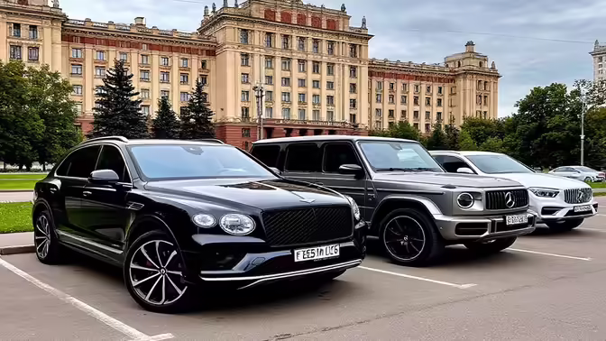 Студпарковка главного вуза страны заполнилась премиальными автомобилями