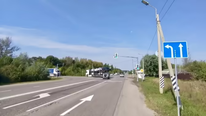 На въезде в деревню Лужки по просьбе жителей установили светофор