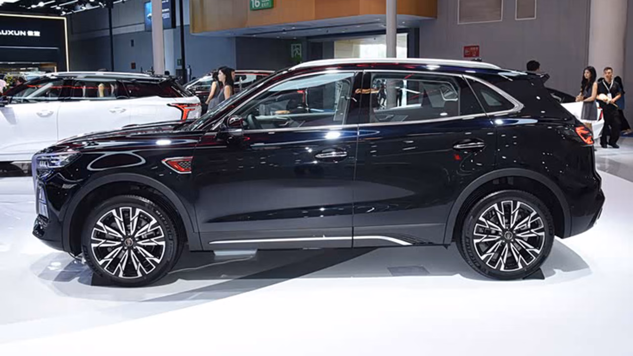 Hongqi представил три новинки — одну из них ждут в России