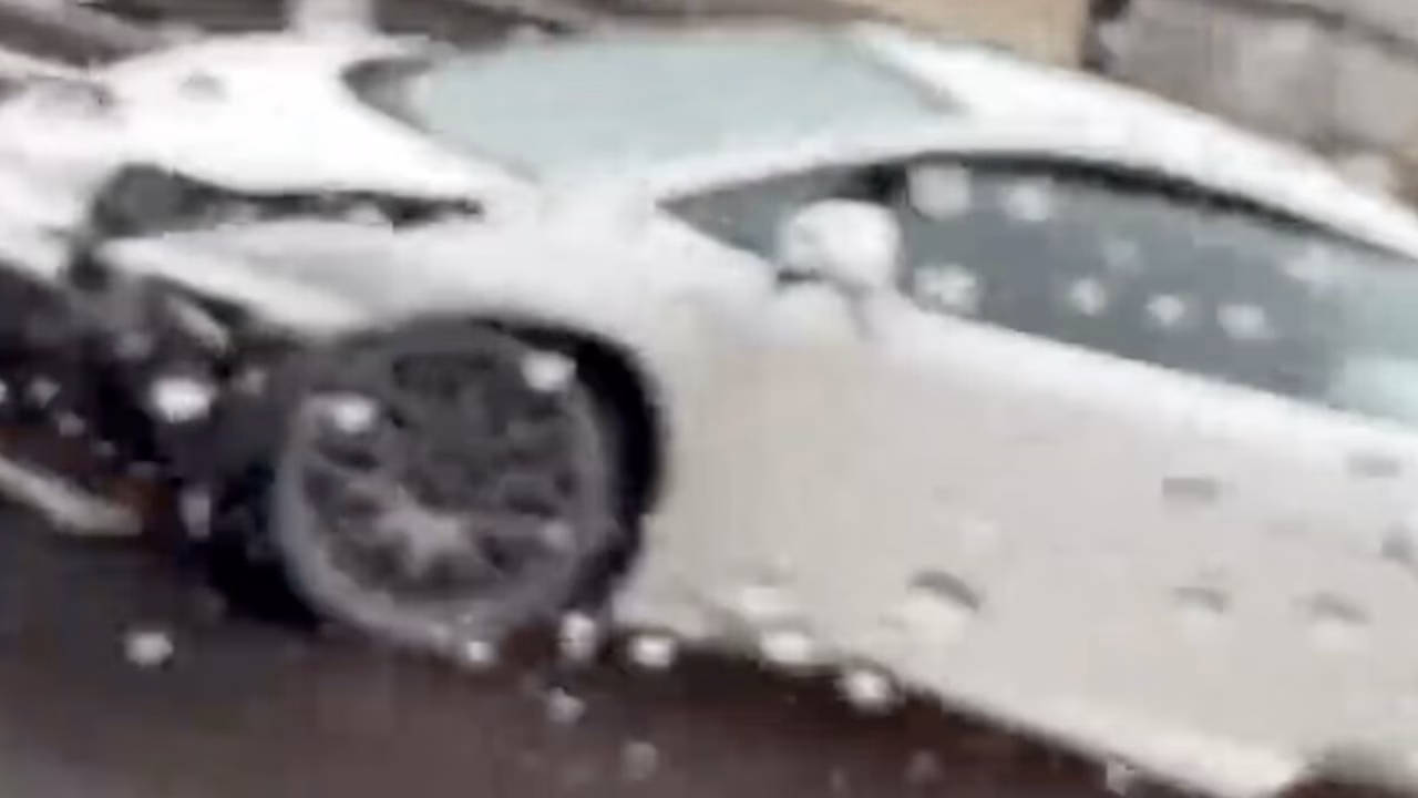 В Петербурге Lamborghini потерял управление и разбился на съезде на ЗСД