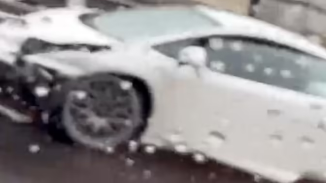 В Петербурге Lamborghini потерял управление и разбился на съезде на ЗСД