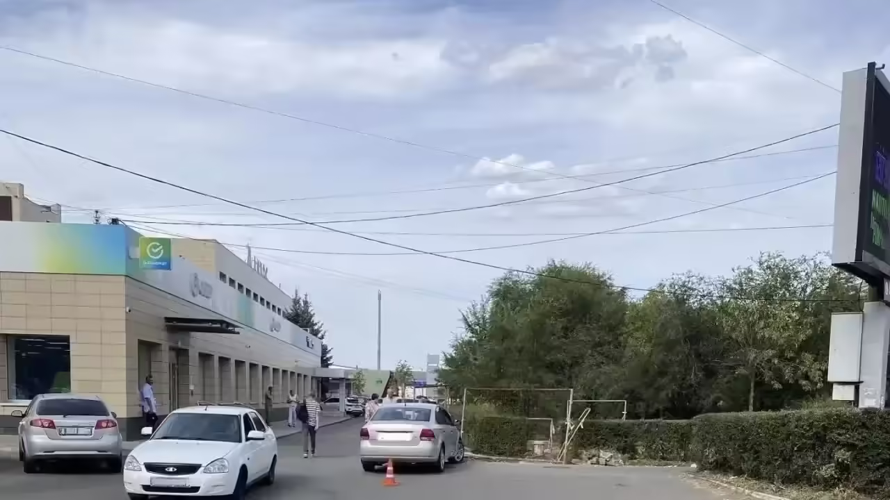 В Оренбурге на улице Новой под колеса иномарки попала женщина