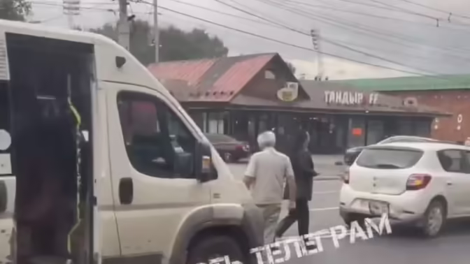 На проспекте Ленина столкнулись автомобиль и два автолайна