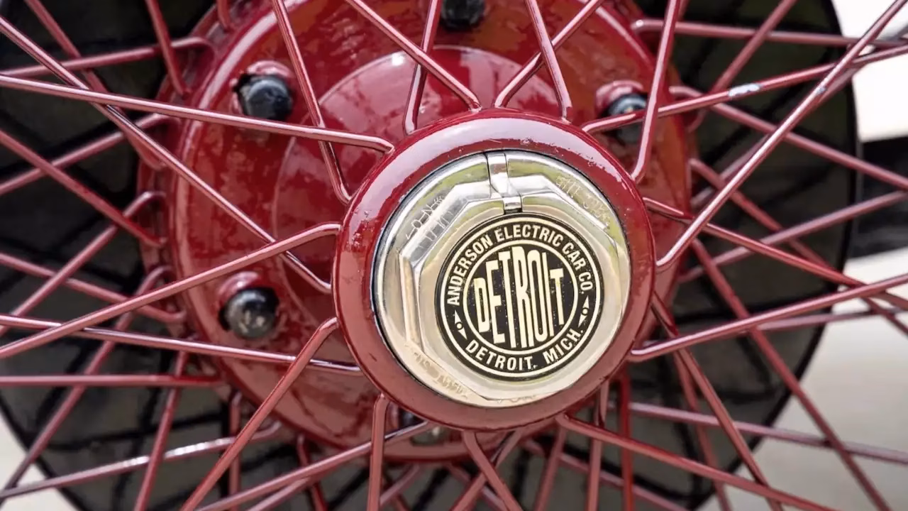 На аукцион выставили электромобиль Detroit Electric 1918 года