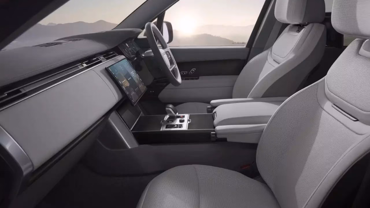 На рынок вышла электрическая версия внедорожника Range Rover: особенности и цены