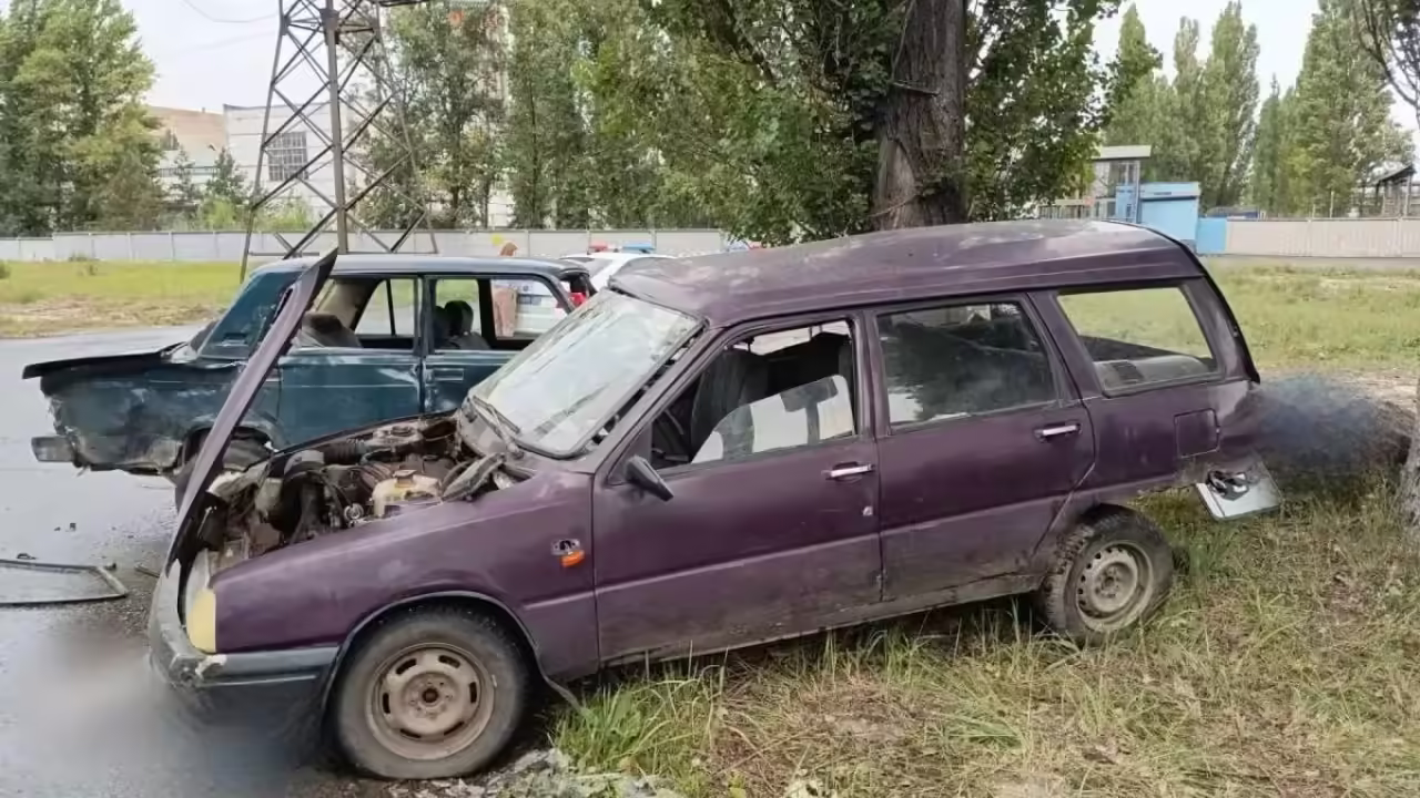 В Липецке столкнулись ВАЗ и ИЖ, пострадали четверо