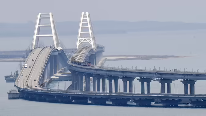 Проезд по Крымскому мосту временно остановили