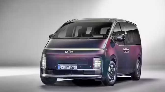 Новый Hyundai Staria EV готов буксировать 2 тонны и питать стройку