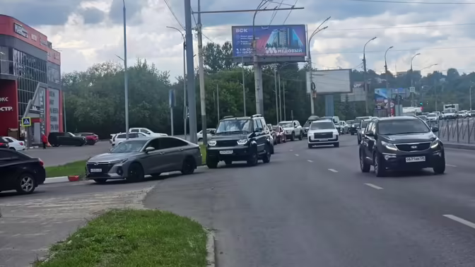 В Брянске сохраняются длинные очереди на АЗС