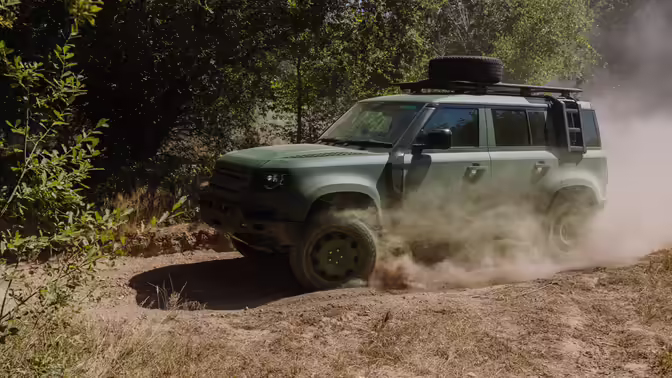 Land Rover превратил Defender нового поколения в военную машину