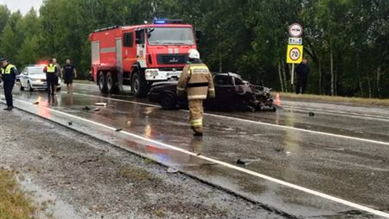 В лобовом столкновении ВАЗа и "Гранты" в Кошкинском районе пострадали четыре человека