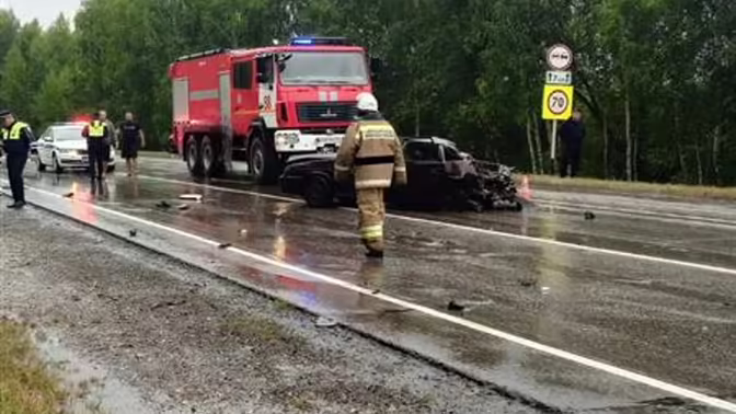 В лобовом столкновении ВАЗа и "Гранты" в Кошкинском районе пострадали четыре человека