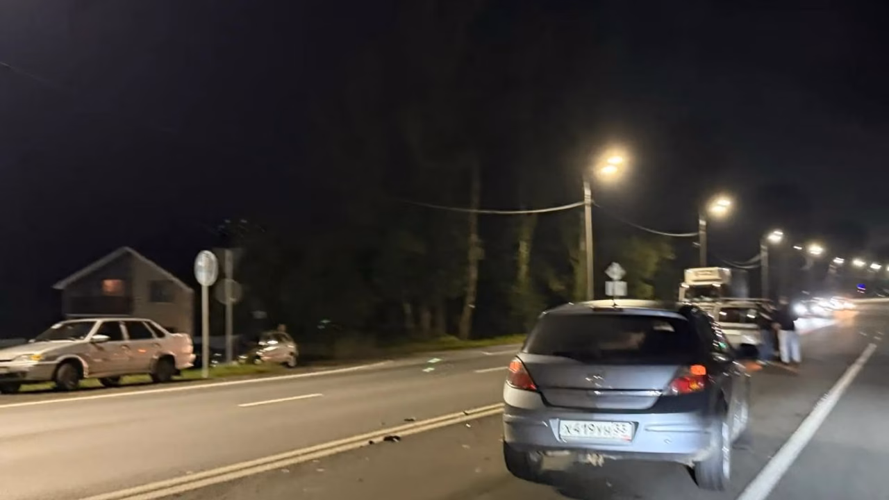 ДТП с Lada Largus и Opel во Владимире перекрыло полосу